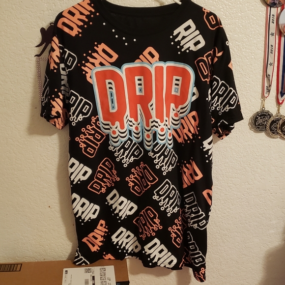 Other - 🎀Dripped out tee